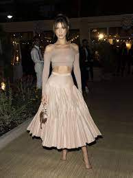You can also wear the set together or separately for even more outfit versatility! 18 Best Crop Top Outfit Ideas What To Wear With A Crop Top
