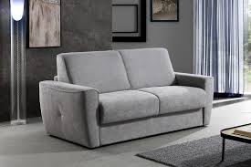 Dormire su gommapiuma, cioè schiuma di poliuretano, un materiale elastico moderno, può essere conveniente. Divano Oliver Divano Letto Perdormire