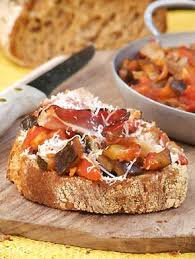 Tartines De Ratatouille Au Four Speck Et Parmesan Recettes De Cuisine Tartine Salee Recette Tartine