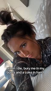 kyra baker (@kyradess)