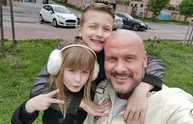 Facebook gives people the power to share and. Vyacheslav Uzelkov Pokazal Arhivnoe Foto S Zhenoj I Detmi