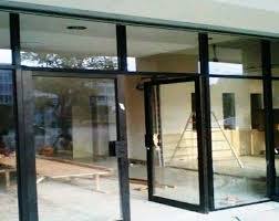 Selain harganya yang lebih murah, pintu aluminium juga sangat kokoh sehingga dapat menjaga rumah dari bobolan maling atau orang yang tidak bertanggung jawab. Toko Kaca Aluminium Gorontalo Kusen Aluminium Kaca Tempered Gorontalo