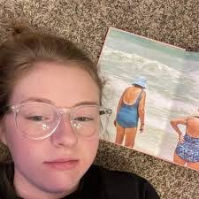 Lindsay Goers's Instagram, Twitter & Facebook