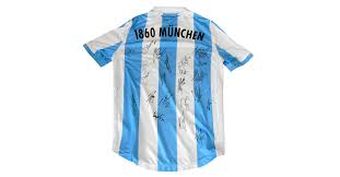 Während ein großteil der verkäufer seit vielen jahren ausschließlich durch überteuerte preise und zudem sehr schwacher beratung bekannt bleiben. Tsv 1860 Munchen Trikot Von Der Mannschaft Signiert
