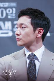 Park moo jin is a former professor of chemistry and now holds the minister of environment position. Son Seok Koo