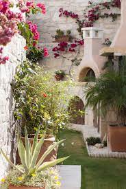 We have hunted around the web to put together this collection of inspiring backyard designs. 10 Garden Ideas To Steal From Greece Gardenista