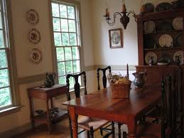 Pin By Nancy Bennett On Colonial Decorating Colonial Dining Room Colonial Home Decor Primitive Dining Rooms