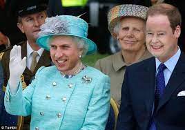 Celebrity Face Swap Bizarre Photo Editing Craze Shows How Wills And Kate Would Look With Different Heads Queen Elizabeth Duchess Of Cambridge Celebrity Face