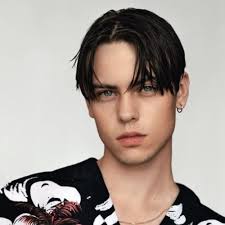 Here are hairstyles for long straight hair that you can try. 50 Cool Hairstyles For Men With Straight Hair Men Hairstyles World
