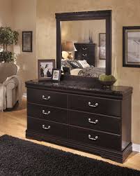 Sleep like royalty with the north shore 5 piece bedroom set from the north shore collection by ashley furniture. Esmarelda Sleigh Bedroom Set Free Delivery Marjen Of Chicago Chicago Discount Furniture