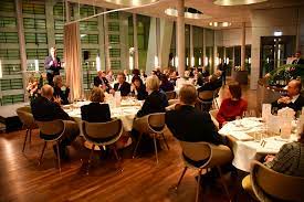 Reverso context oferă traducere în context din română în germană pentru strangerea de fonduri, cu exemple: Spendengala Fur Das Judische Museum Frankfurt Rudolph Und Partner Event Gestalter