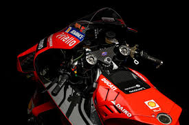 On the last weekend of march the lights will be turned on (also literally…) on the motogp world championship. Motogp