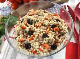 L'insalata di orzo e tonno, un piatto unico che va bene sia per pranzo che come contorno, ovviamente dimezzando le porzioni. Kikakitchen Insalata Di Orzo Con Tonno Pomodorini E Facebook