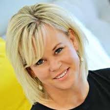 Kelly Keech's Instagram, Twitter & Facebook