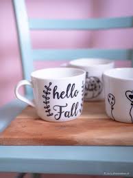 Lettering Auf Tassen Im Dekosamstag Wie Du Tassen Selbst Bemalst Ein Diy Tassen Bemalen Tassen Lettering