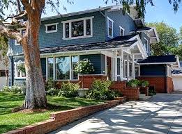 Come find your ideal craftsman home plan today! Giving An Old California Craftsman New Curb Appeal Hooked On Houses
