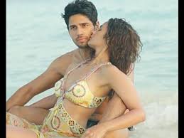 Alia Siddharth Fly Together To An Undisclosed Location For Holidaying Watch The Video On Zoom Tv Alia Bhatt Photoshoot Hollywood Actress Photos Vogue Photo Bollywood actresses news and bollywood actors news.