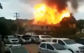 El vehículo ingresó al cantón militar y posteriormente detonó. Fymfpzobluwv0m