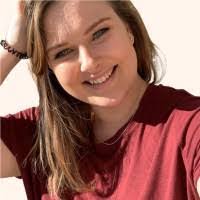 Elizabeth Holdsworth's Instagram, Twitter & Facebook