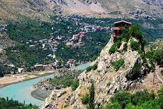 Apcaga Koyu Kemaliye Erzincan Munzur Dagi Nin Eteklerinde Yer Alan Koyun Cazibesinin Kaynagi Koruma Altina Alinan 200 300 Yillik Ahsa Turizm Seyahat Manzara