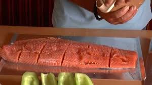 Rezept für lachs auf zedernholz: Folge 4 Lachsfilet Auf Der Zedernholzplanke Mit Gurken Balsamicogemuse Youtube