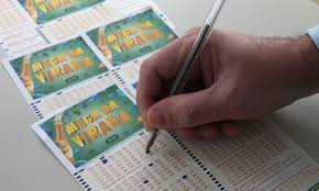 3 jogos com 25 dezenas fechando quina, mais 50 cartões de 08 dezenas cada! Sete Apostadores Do Parana Ja Levaram A Mega Da Virada Veja Como Jogar