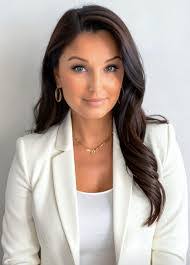 Ashley Paiva's Instagram, Twitter & Facebook