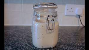 La prima fase del procedimento tagliare la mela. Come Fare Il Lievito Madre In 5 Minuti Al Giorno Ricetta Facile Youtube