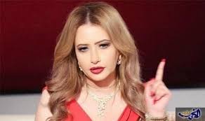 عقب فقط 5 أيام من شهر رمضان الفضيل، وتصدر برنامج رامز مجنون رسمي والذي يقدمه الفنان رامز جلال محركات البحث، خرجت الإعلامية الكويتية، مي العيدان، عن صمتها ونشرت صورة للفنان مع زوجته عبر حسابها الرسمي على موقع الصور. Ø§Ù„Ø¥Ø¹Ù„Ø§Ù…ÙŠØ© Ù…ÙŠ Ø§Ù„Ø¹ÙŠØ¯Ø§Ù† Øª Ù‡Ø§Ø¬Ù… Ø§Ù„ÙÙ†Ø§Ù†Ø© Ø´Ù…Ø³ Ø§Ù„ÙƒÙˆÙŠØªÙŠØ© Ù…Ù† Ø§Ù„Ø¯Ø§Ø± Ø§Ù„Ø¨ÙŠØ¶Ø§Ø¡ Ø§Ù„ÙŠÙˆÙ…