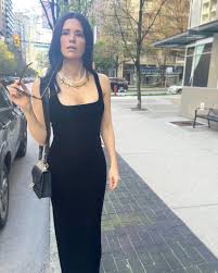 Meredith Garretson - Free pics, galleries & more at Babepedia