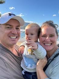 Leanne Petit's Instagram, Twitter & Facebook