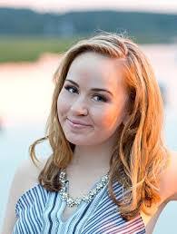 Elizabeth Hodgkins's Instagram, Twitter & Facebook