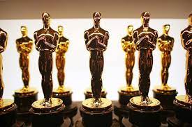 第93屆奧斯卡金像獎（93rd academy awards）今天登場，也是從去年疫情開始後，第1場全員到場的大型的頒獎典禮。 丹尼爾卡盧亞（daniel kaluuya）以《猶大與黑彌賽亞》擊敗《芝加哥七人案：驚世審判》薩夏拜倫柯恩（sacha baron. ä¸€åº§å¥§æ–¯å¡å°é‡'äººçŽç›ƒå€¼å¤šå°'éŒ¢ æ¯æ—¥é ­æ¢