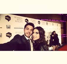 Alışverişten dönen ikiliden andıç cep telefonuyla konuşurken, deniz baysal utangaç tavırlar sergiledi. Furkan Andic Fan On Twitter Furkan Andic Ve Deniz Baysal Bu Aksam Ki Sendenbanakalan Filminin Galasindaydilar Furkandic Baysaldeniz Http T Co Fwk39k9xlm