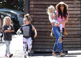 Актриса уверена, что у нее с новым возлюбленным все серьезно. Megan Foks Rasskazala Pochemu Ee Syn Nosit Platya Hello Russia