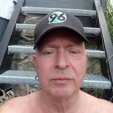 Erich Kühnhackl, Mitglieder der 1976er Bronzemedaillen-Mannschaft von  Innsbruck und früherer Eishockey-Nationaltrainer, feiert seinen 75.  Geburtstag. Er wurde im Jahr 2000 zum „Deutschen Eishockeyspieler des  Jahrhunderts“ gewählt und ist Mitglied der ...