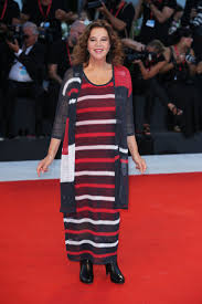 She won a beauty contest when she was just 15 years old, which led to her first role in il. Stivaletti Moda 2019 La Scarpa Autunno Inverno 2019 2020 Di Stefania Sandrelli A Venezia