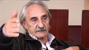 Alfredo molano bravo, tras recibir el premio a la vida y obra de un periodista, otorgado por los organizadores del premio nacional simón bolívar en el 2016. Casa De La Mujer Murio Alfredo Molano Bravo Comisionado De La Verdad Y Periodista