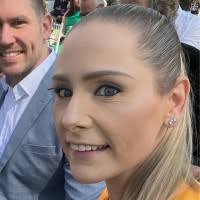 100+ perfiles de «Howison»