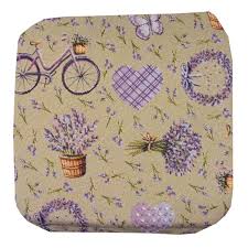 Il disegno tono su tono è creato dalla e' sempre primavera nella tua cucina con il cuscino per sedia in tessuto stampato dagli allegri fiorelloni colorati. Confezione 6 Pezzi Cuscini Jacquard Per Sedie Alette Lavanda Eurotex Msingrosso