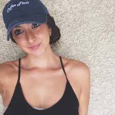 Katie Comeau (katiemae423)