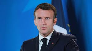 Macron, ha fatto sapere l'eliseo, ha poi continuato la visita. T9eigulmmhde7m