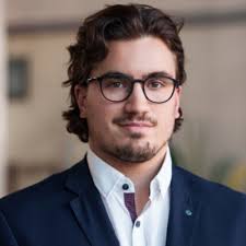 🎉 La FMSQ est heureuse de souligner le premier anniversaire de service d'Eli  Dubois, conseiller principal au bureau du président. Travaillant et  investi, Eli est le bras droit du président à la… |