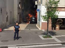 Suivez l'actualité du sud ouest en direct et toutes les informations régionales sur. Videos Mont De Marsan Un Feu Gagne Un Immeuble L Incendiaire Presume Interpelle