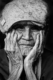 What S The Best Time To Take Photos Outside Natural Light White Photography Black And White Photography Black And White Portraits