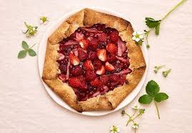 Son acidité naturelle fait son charme; Duo Fraise Rhubarbe Nos Desserts Gourmands Elle A Table