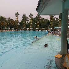 Cluster mewah yang sudah established, ramai, asri, aman 1 listrik: Kolam Renang Damai Indah Golf Bsd