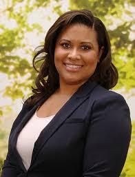 Sarah Scranton's Instagram, Twitter & Facebook