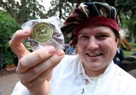 Juliet Gee's Instagram, Twitter & Facebook