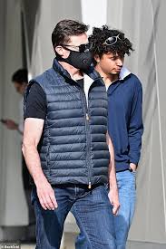 Son oscar maximilian jackman, born in may 2000, and daughter ava eliot jackman, born on july 10, 2005. Hugh Jackman Spotted With His Very Grown Up Son Oscar In New York Readsector